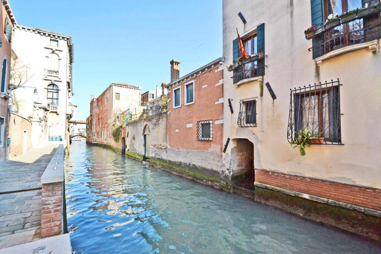 San Barnaba On The Canal Βενετία Εξωτερικό φωτογραφία